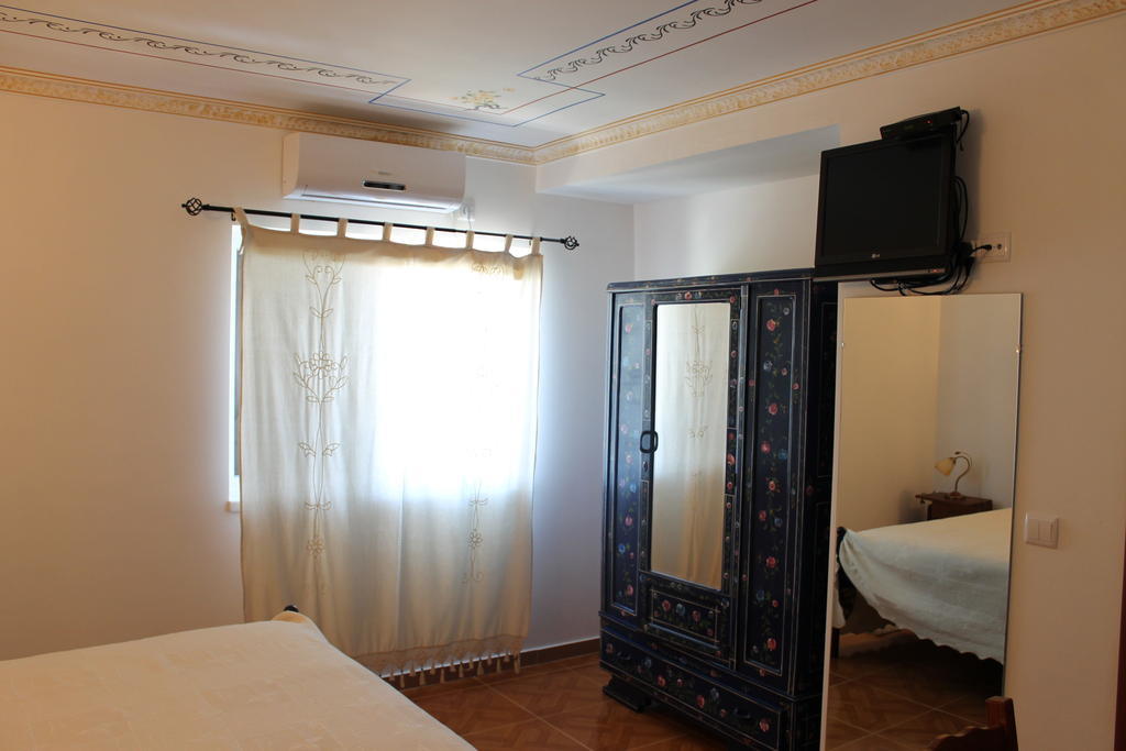 "O Viajante" Low Cost Hotel エストレモス エクステリア 写真