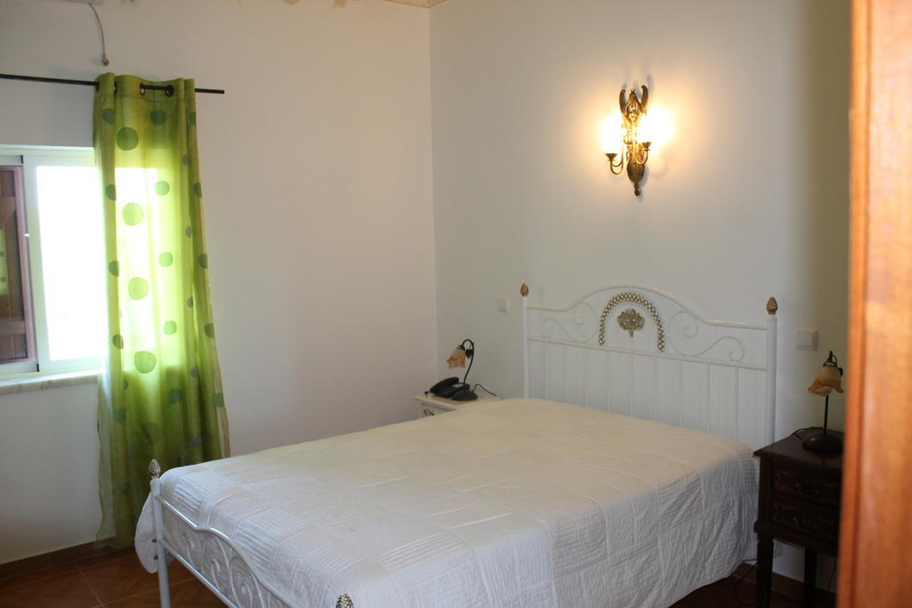 "O Viajante" Low Cost Hotel エストレモス エクステリア 写真