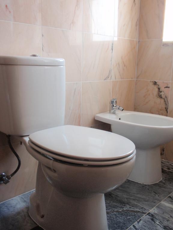 "O Viajante" Low Cost Hotel エストレモス 部屋 写真