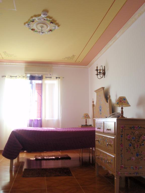 "O Viajante" Low Cost Hotel エストレモス エクステリア 写真