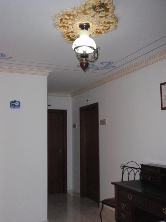 "O Viajante" Low Cost Hotel エストレモス エクステリア 写真